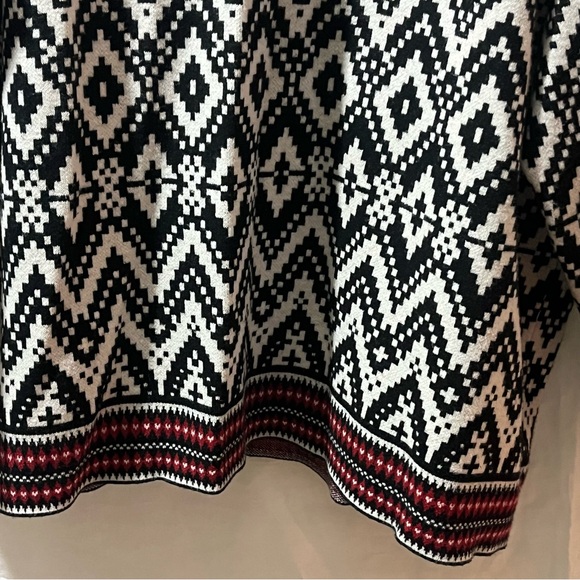 Tahari Women’s Aztec Print Sweater Black, White & Red Size 2X - Picture 6 of 8